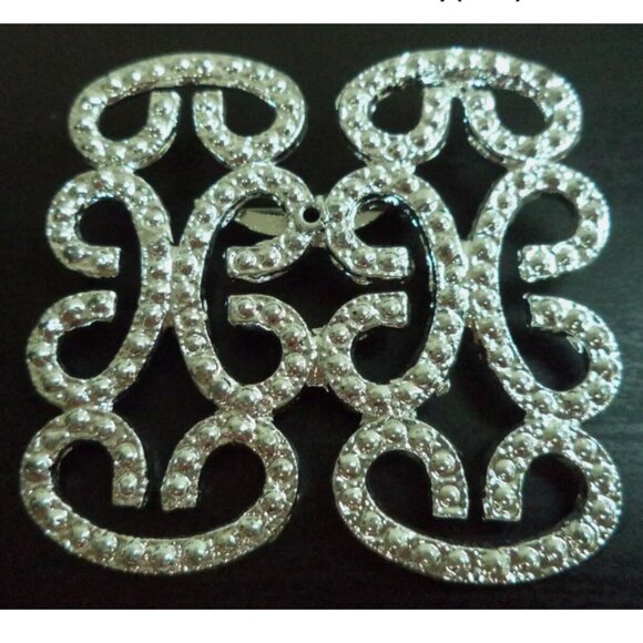 VINTAGE ESTATE ORNATE SILVER TONE BROOCH 1976 - Picture 1 of 2